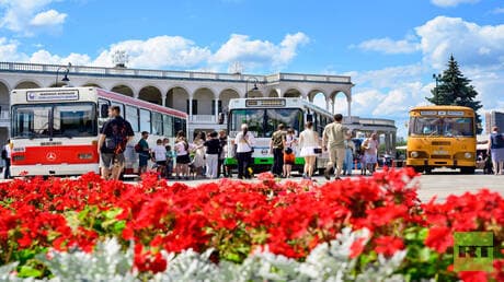 معرض حافلات تاريخية وحديثة في موسكو يحتفل بمرور 102 عاماً