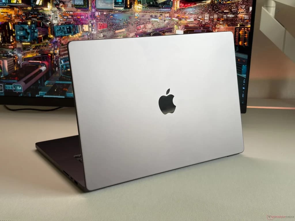 اختبار شريحة M5 Max على ماك بوك برو 16 بعد تحديث macOS