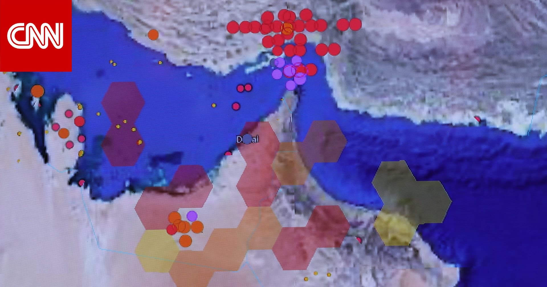 ناقلات نفط عملاقة تمر عبر مضيق هرمز تحت حماية دوريات بحرية